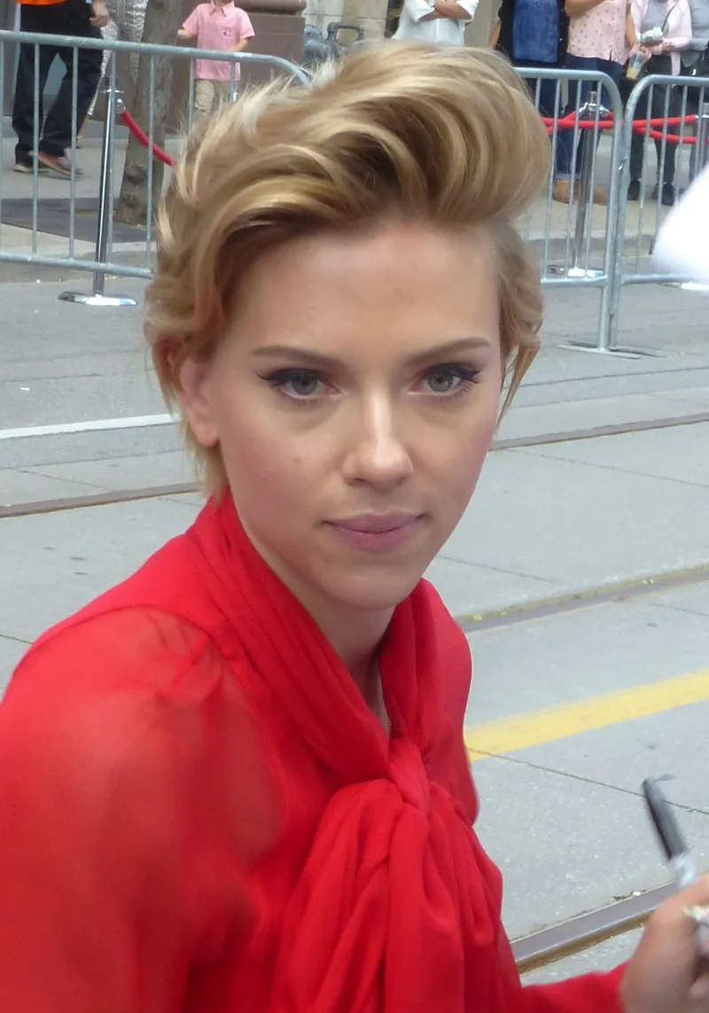 Scarlett Johansson – A Versatile and Acclaimed Hollywood Actress Scarlett Johansson, the renowned American actress known for her iconic roles in Hollywood and the Marvel Cinematic Universe.