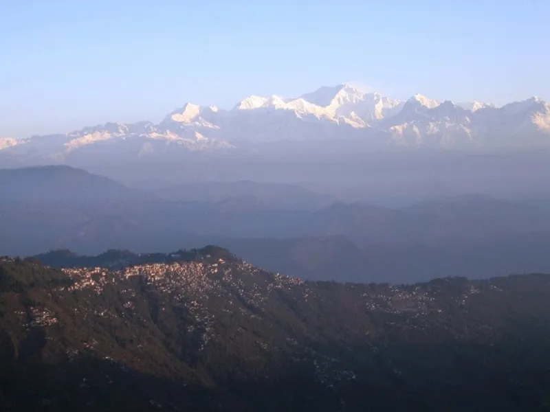 Tiger Hill - Panoramic Views of Kanchenjunga and Darjeeling Tiger Hill offers a breathtaking panoramic view of the Kanchenjunga mountain ranges and the serene Darjeeling city, a must-visit for nature enthusiasts.