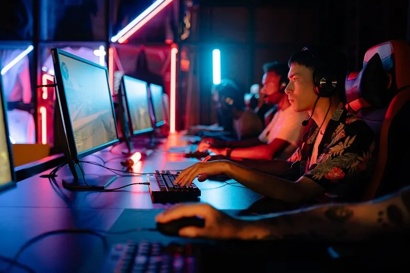 eSports – How to Start an eSports Game Station Step-by-step guide to launching an eSports gaming station, covering setup, equipment, and business strategies.